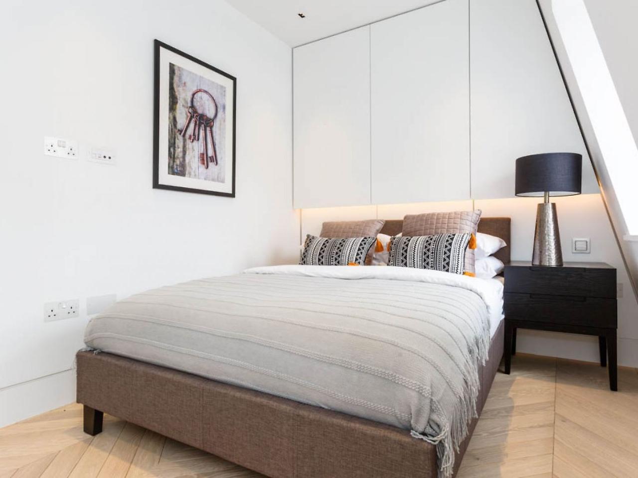 Goodge Street Iv Hotel