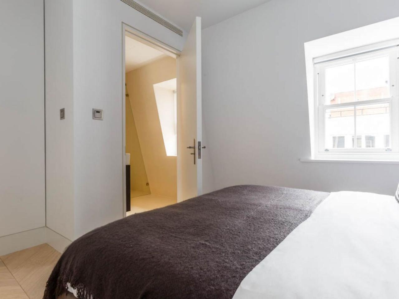 Goodge Street Iv Hotel